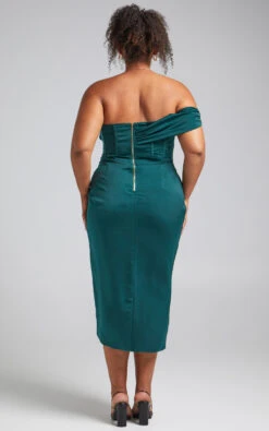 Showpo Hawk Off Shoulder Corset Drawstring Detail Midi Dress In Emerald 15 Showpo Hawk Off Shoulder Corset Drawstring Detail Midi Dress In Emerald -Showpo Women's Clothing Store 15.09.2021 Kalajzich x 11past11 x Paris5729