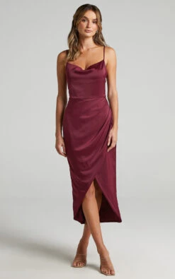 Showpo Dazzling Lights Dress In Mulberry Satin 17 Showpo Dazzling Lights Dress In Mulberry Satin -Showpo Women's Clothing Store 19.03.2021 Kieran x Evette x Nat51021