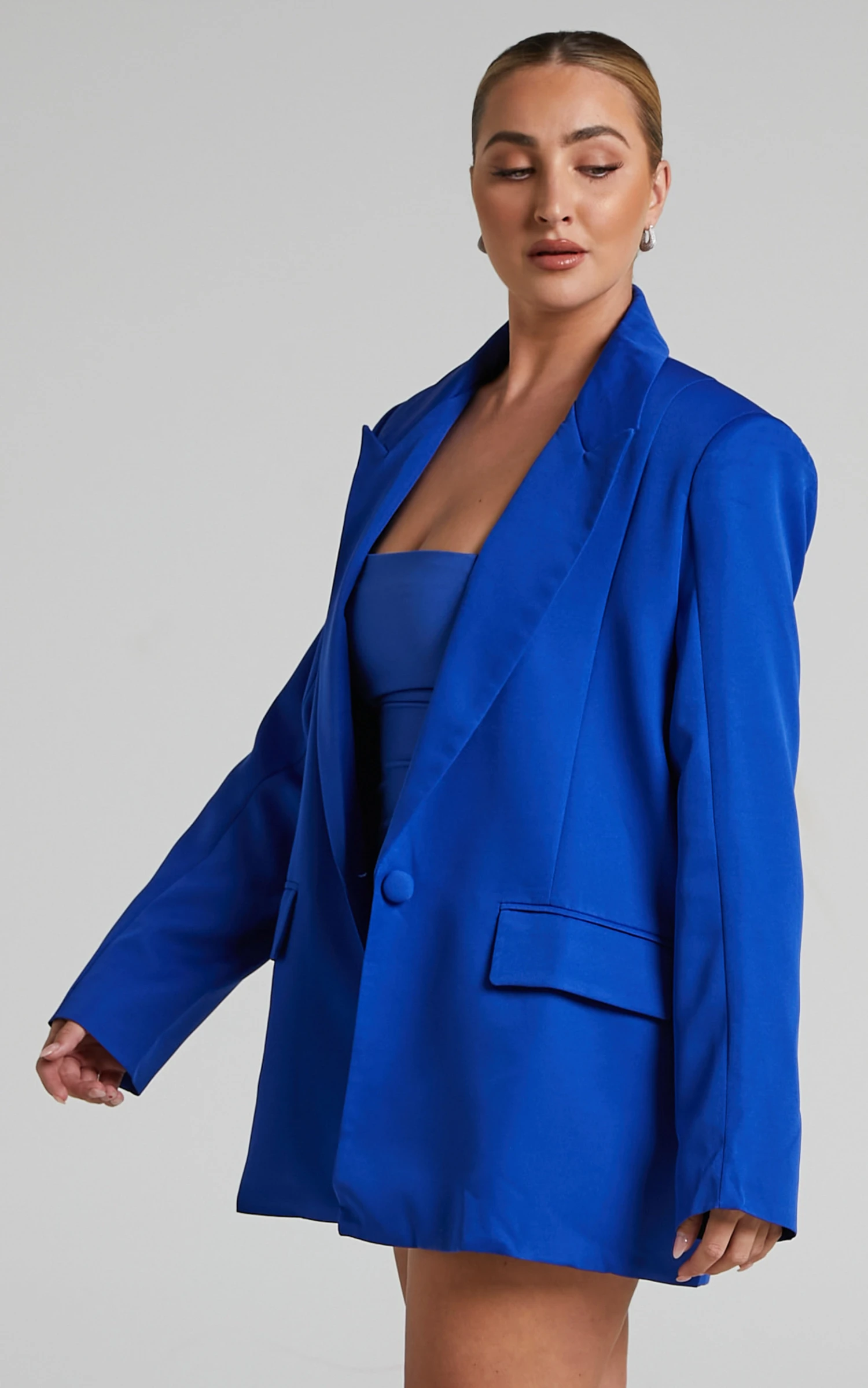 Showpo Sharmiel Plunge Neck Oversized Longline Blazer In Cobalt Blue 4 Showpo Sharmiel Plunge Neck Oversized Longline Blazer In Cobalt Blue - Image 4