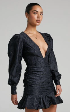 Showpo Baxia Textured Balloon Sleeve Mini Dress In Black 14 Showpo Baxia Textured Balloon Sleeve Mini Dress In Black -Showpo Women's Clothing Store 3 08.10.2021 Kieran x Abi x Tamika2006