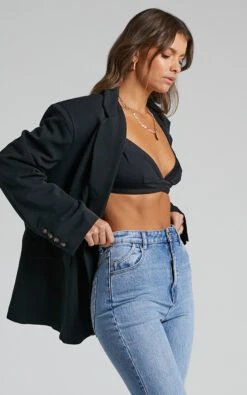 Showpo Amalea Oversized Boyfriend Blazer In Black 10 Showpo Amalea Oversized Boyfriend Blazer In Black -Showpo Women's Clothing Store 3 Amalea Oversized Boyfriend Blazer in Black 2528SO22040015022529 3