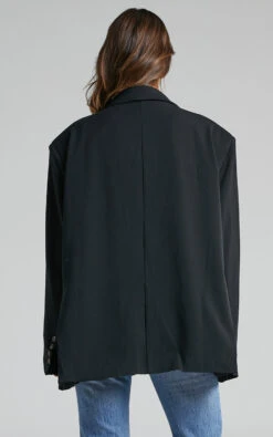 Showpo Amalea Oversized Boyfriend Blazer In Black 11 Showpo Amalea Oversized Boyfriend Blazer In Black -Showpo Women's Clothing Store 4 Amalea Oversized Boyfriend Blazer in Black 2528SO22040015022529 4