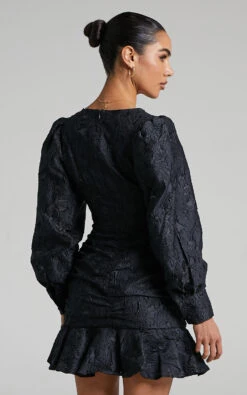 Showpo Baxia Textured Balloon Sleeve Mini Dress In Black 16 Showpo Baxia Textured Balloon Sleeve Mini Dress In Black -Showpo Women's Clothing Store 7 08.10.2021 Kieran x Abi x Tamika2011
