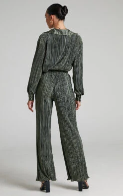 Showpo Beca High Waisted Plisse Flared Pants In Olive 16 Showpo Beca High Waisted Plisse Flared Pants In Olive -Showpo Women's Clothing Store 7 Beca Plisse Flared Pants in Olive 2528SB21070024052529 7