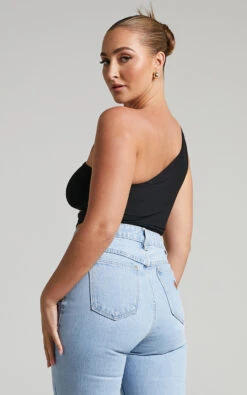 Showpo Joellyn Asymmetric Front Cut Out Ribbed Crop Tank In Black 16 Showpo Joellyn Asymmetric Front Cut Out Ribbed Crop Tank In Black -Showpo Women's Clothing Store 7 Joellyn Front Cut Out Ribbed Tank in Black 2528ST22020035022529 5