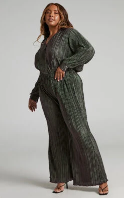 Showpo Beca High Waisted Plisse Flared Pants In Olive 13 Showpo Beca High Waisted Plisse Flared Pants In Olive -Showpo Women's Clothing Store Beca Plisse Flared Pants in Olive 2528SB21070024072529 1