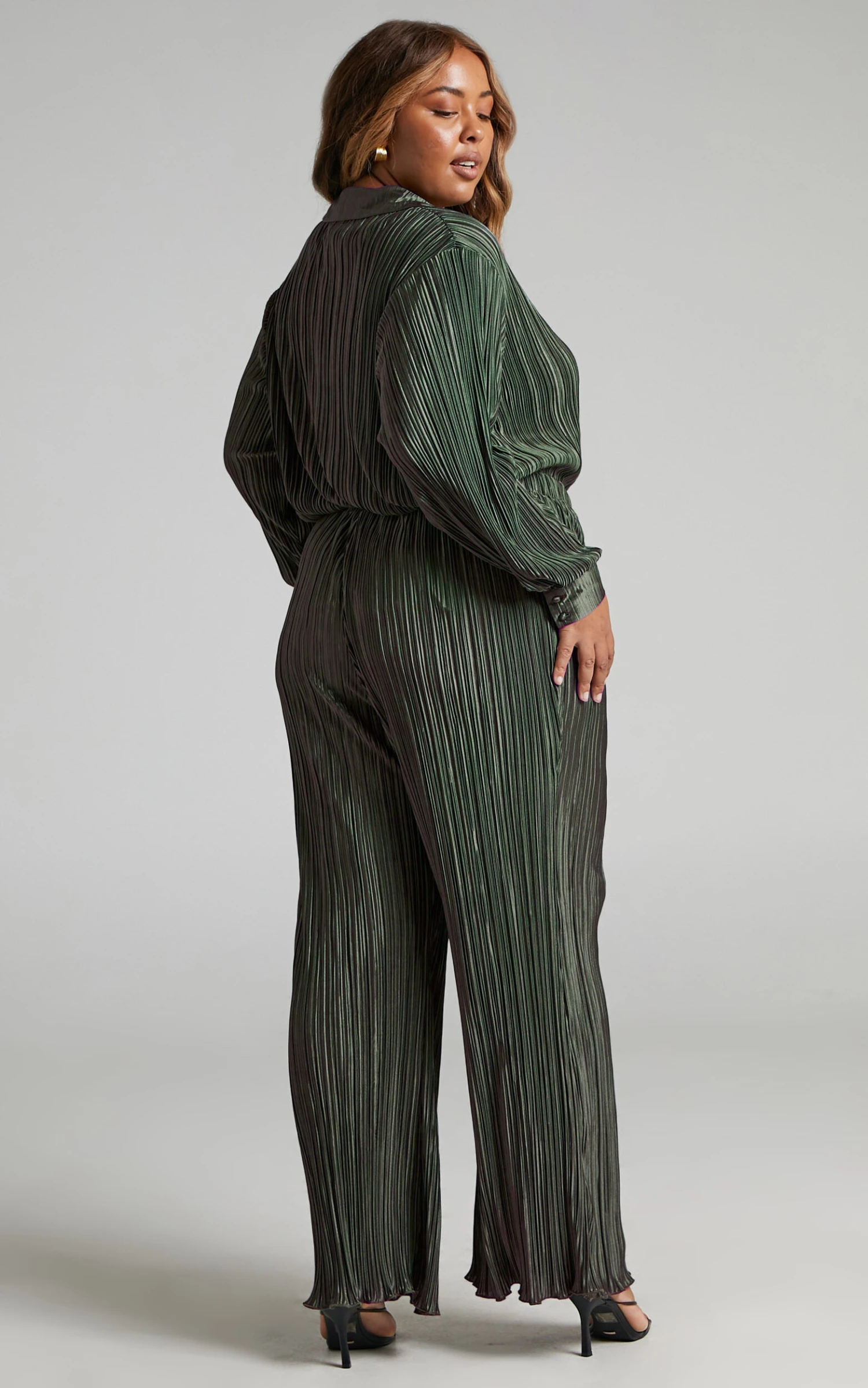 Showpo Beca High Waisted Plisse Flared Pants In Olive 7 Showpo Beca High Waisted Plisse Flared Pants In Olive - Image 7