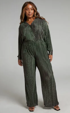 Showpo Beca High Waisted Plisse Flared Pants In Olive 11 Showpo Beca High Waisted Plisse Flared Pants In Olive -Showpo Women's Clothing Store Beca Plisse Flared Pants in Olive 2528SB21070024072529 3