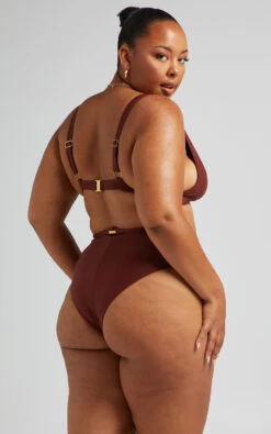 Showpo Lei Recycled Nylon Triangle Bikini Top In Chocolate 15 Showpo Lei Recycled Nylon Triangle Bikini Top In Chocolate -Showpo Women's Clothing Store Kalajzich x Paris x 11past11 22.09.218694