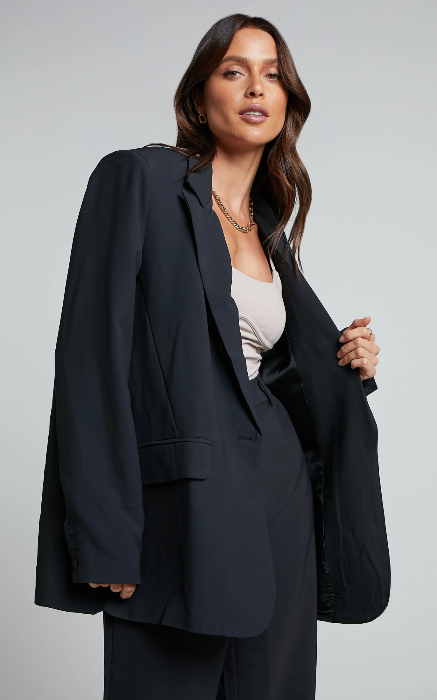 Showpo Michelle Oversized Plunge Neck Button Up Blazer In Black 7 Showpo Michelle Oversized Plunge Neck Button Up Blazer In Black - Image 7