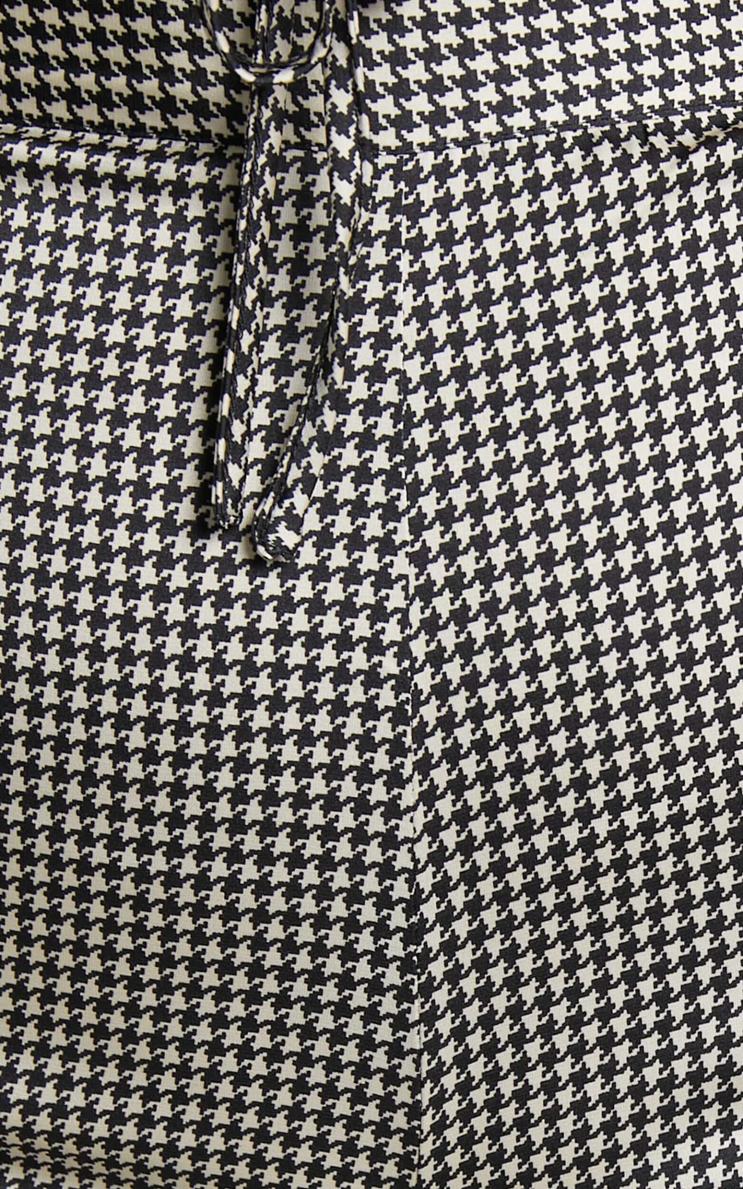 Showpo Modina High Waisted Wide Leg Pants In Houndstooth 9 Showpo Modina High Waisted Wide Leg Pants In Houndstooth - Image 9