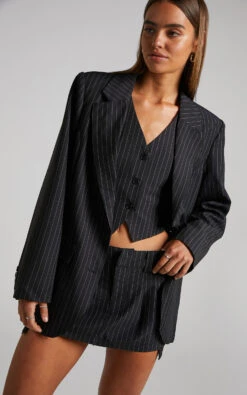 Showpo Queennie Blazer - Oversized Single Breasted Blazer In Black Pinstripe 12 Showpo Queennie Blazer - Oversized Single Breasted Blazer In Black Pinstripe -Showpo Women's Clothing Store Queennie Blazer Oversized Single Breasted Pinstripe Blazer in Black Pinstripe 2528SO22100005012529 5