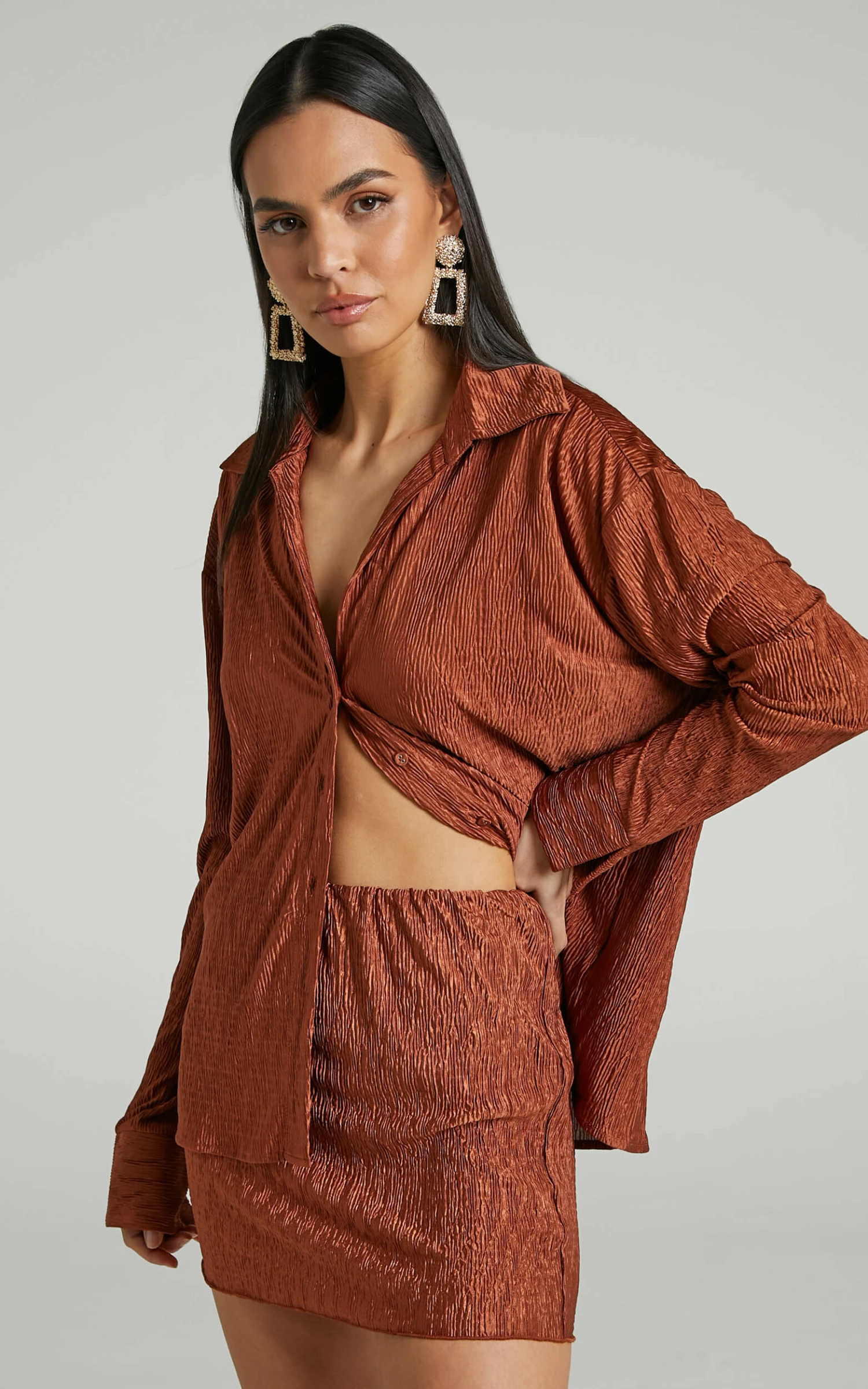 Showpo Rosamund Relaxed Button Up Crinkle Shirt In Clay 4 Showpo Rosamund Relaxed Button Up Crinkle Shirt In Clay - Image 4