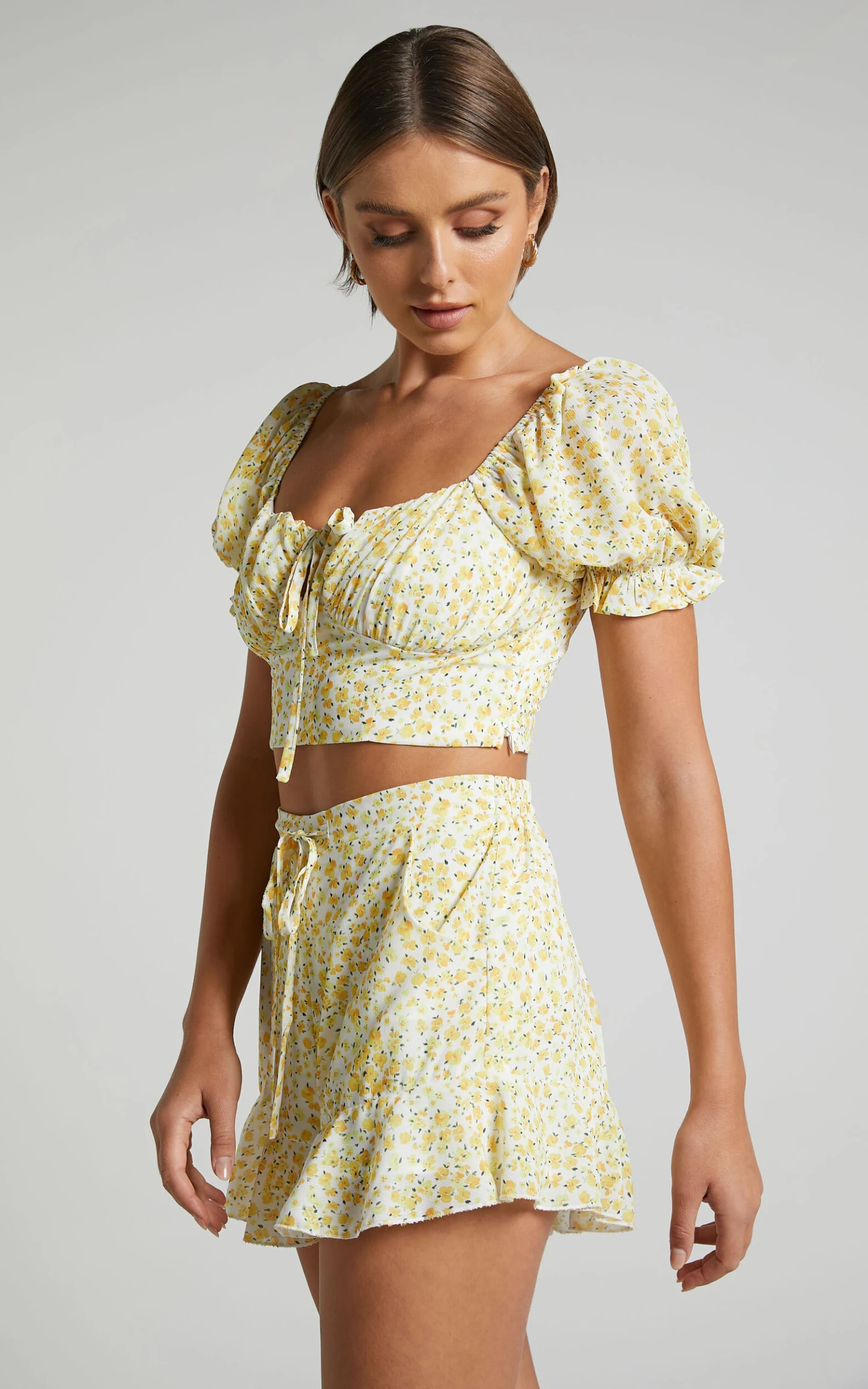 Showpo Rhenzy Top - Tie Front Puff Sleeve Crop Top In Sunshine Ditzy 5 Showpo Rhenzy Top - Tie Front Puff Sleeve Crop Top In Sunshine Ditzy - Image 5