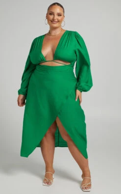 Showpo Demieh Midi Dress - Front Cut Out Long Sleeve Dress In Green 11 Showpo Demieh Midi Dress - Front Cut Out Long Sleeve Dress In Green -Showpo Women's Clothing Store Riley x Sarah x Anthony 17.12.2168427