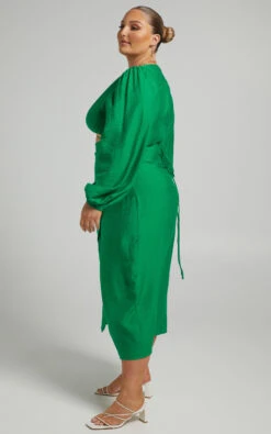 Showpo Demieh Midi Dress - Front Cut Out Long Sleeve Dress In Green 13 Showpo Demieh Midi Dress - Front Cut Out Long Sleeve Dress In Green -Showpo Women's Clothing Store Riley x Sarah x Anthony 17.12.2168437