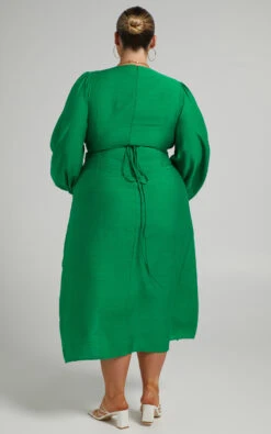 Showpo Demieh Midi Dress - Front Cut Out Long Sleeve Dress In Green 15 Showpo Demieh Midi Dress - Front Cut Out Long Sleeve Dress In Green -Showpo Women's Clothing Store Riley x Sarah x Anthony 17.12.2168447