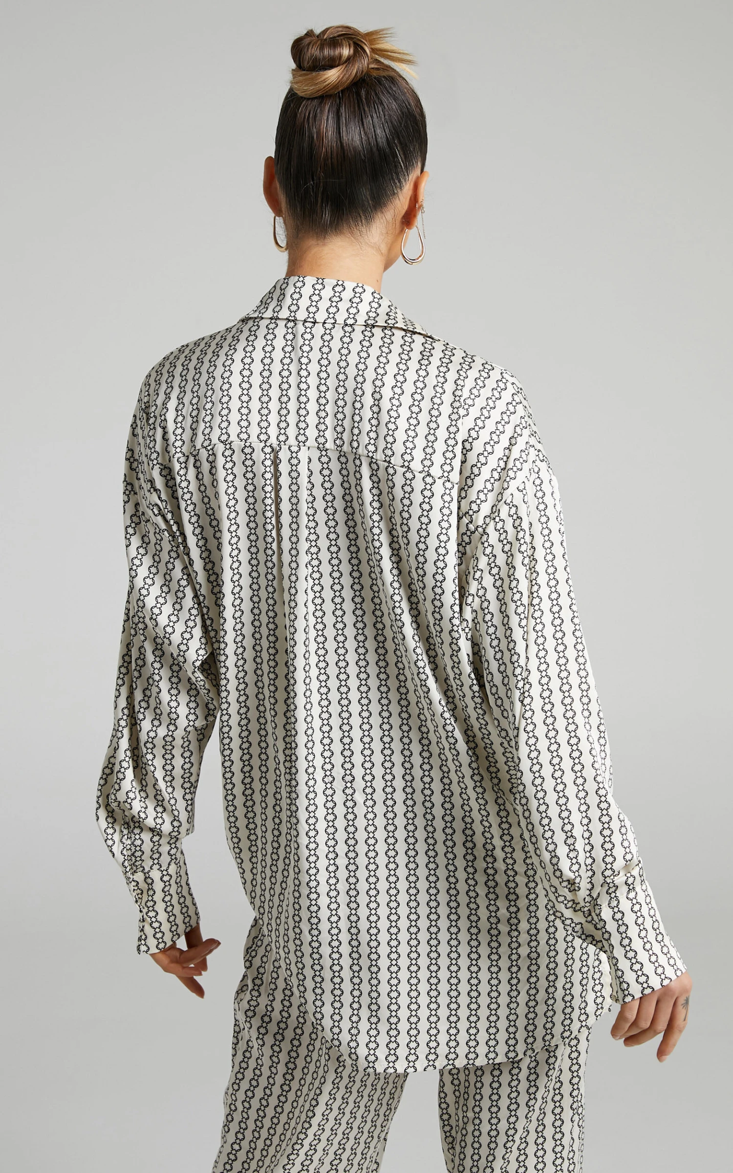 Showpo Rosetti Relaxed Button Down Longline Shirt In Chain Print 6 Showpo Rosetti Relaxed Button Down Longline Shirt In Chain Print - Image 6