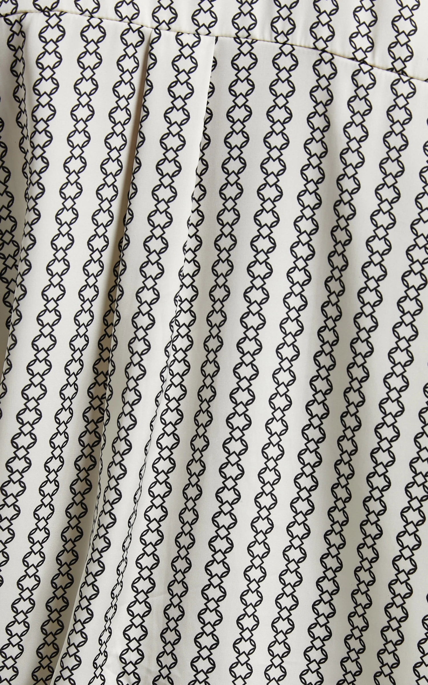 Showpo Rosetti Relaxed Button Down Longline Shirt In Chain Print 7 Showpo Rosetti Relaxed Button Down Longline Shirt In Chain Print - Image 7